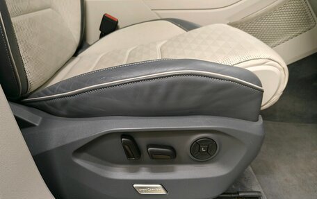 Volkswagen Touareg III, 2019 год, 3 600 000 рублей, 17 фотография