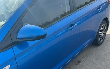 Hyundai Solaris II рестайлинг, 2017 год, 1 350 000 рублей, 3 фотография