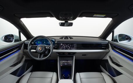 Porsche Macan, 2025 год, 11 690 000 рублей, 33 фотография