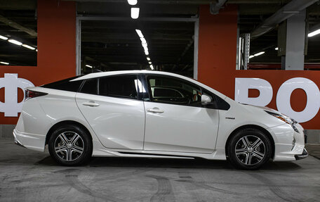 Toyota Prius IV XW50, 2016 год, 1 798 000 рублей, 4 фотография