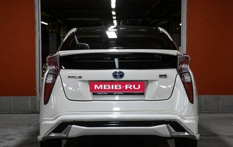 Toyota Prius IV XW50, 2016 год, 1 798 000 рублей, 6 фотография