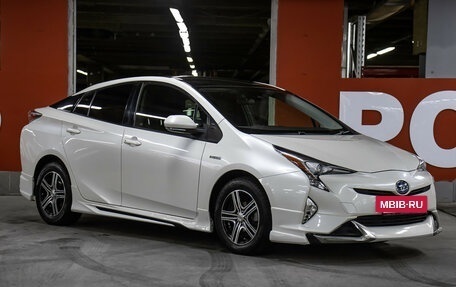 Toyota Prius IV XW50, 2016 год, 1 798 000 рублей, 3 фотография