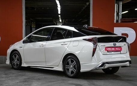 Toyota Prius IV XW50, 2016 год, 1 798 000 рублей, 7 фотография