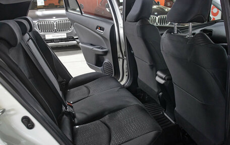 Toyota Prius IV XW50, 2016 год, 1 798 000 рублей, 12 фотография