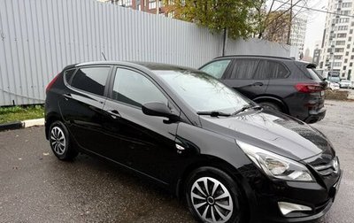 Hyundai Solaris II рестайлинг, 2015 год, 900 000 рублей, 1 фотография