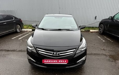 Hyundai Solaris II рестайлинг, 2015 год, 900 000 рублей, 2 фотография