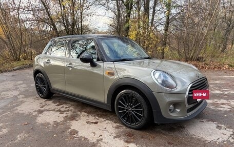 MINI Hatch, 2018 год, 1 790 000 рублей, 2 фотография