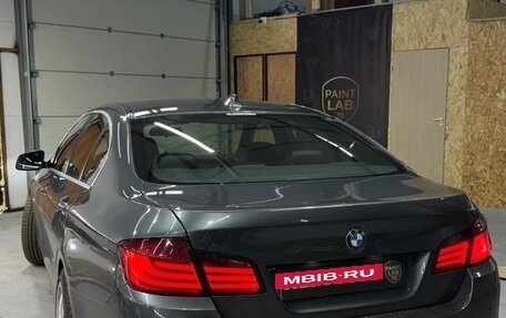BMW 5 серия, 2011 год, 2 200 000 рублей, 2 фотография