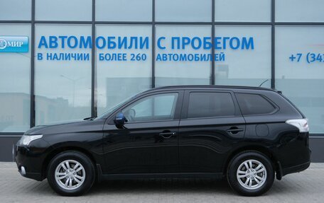 Mitsubishi Outlander III рестайлинг 3, 2013 год, 1 575 000 рублей, 2 фотография