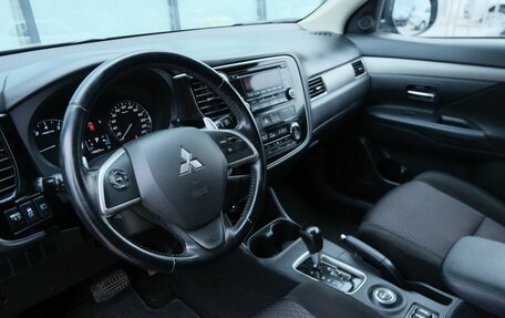 Mitsubishi Outlander III рестайлинг 3, 2013 год, 1 575 000 рублей, 9 фотография