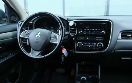 Mitsubishi Outlander III рестайлинг 3, 2013 год, 1 575 000 рублей, 10 фотография