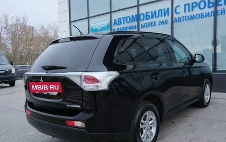 Mitsubishi Outlander III рестайлинг 3, 2013 год, 1 575 000 рублей, 5 фотография