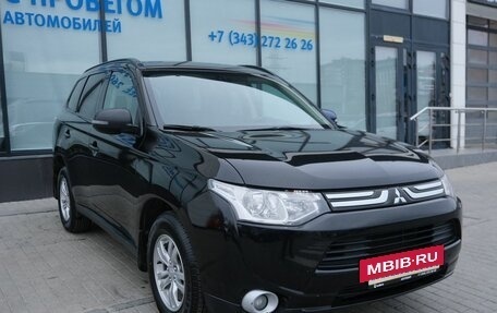Mitsubishi Outlander III рестайлинг 3, 2013 год, 1 575 000 рублей, 7 фотография
