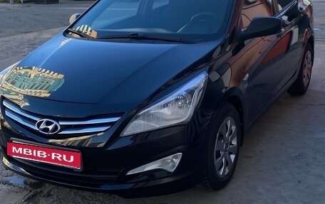 Hyundai Solaris II рестайлинг, 2015 год, 1 100 000 рублей, 5 фотография