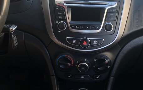 Hyundai Solaris II рестайлинг, 2015 год, 1 100 000 рублей, 13 фотография