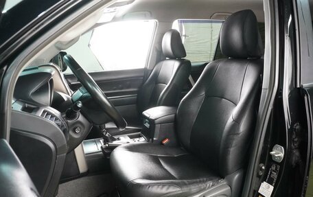 Toyota Land Cruiser Prado 150 рестайлинг 2, 2013 год, 2 985 000 рублей, 10 фотография