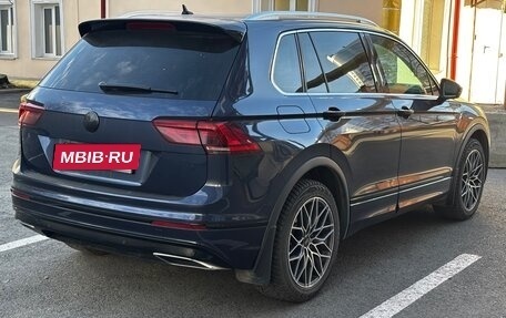 Volkswagen Tiguan II, 2017 год, 2 400 000 рублей, 3 фотография