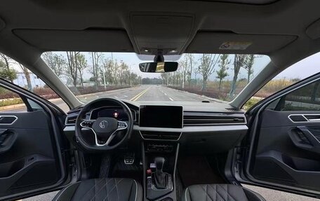 Volkswagen Tiguan II, 2022 год, 1 980 000 рублей, 7 фотография