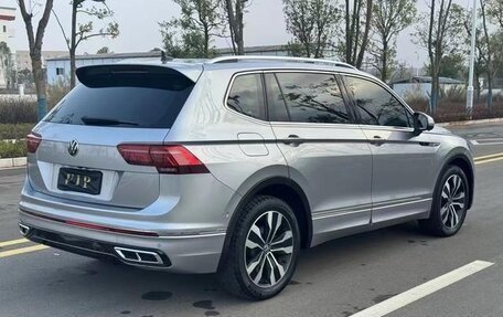 Volkswagen Tiguan II, 2022 год, 1 980 000 рублей, 4 фотография