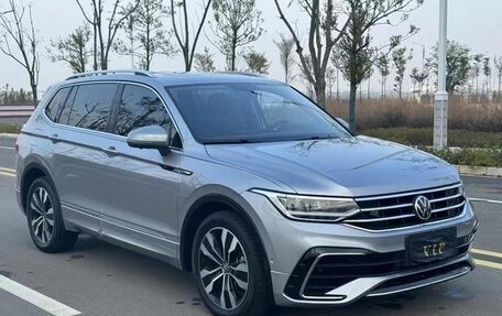 Volkswagen Tiguan II, 2022 год, 1 980 000 рублей, 5 фотография