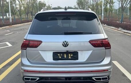 Volkswagen Tiguan II, 2022 год, 1 980 000 рублей, 3 фотография