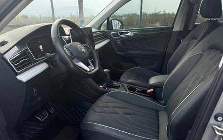 Volkswagen Tiguan II, 2022 год, 1 980 000 рублей, 8 фотография