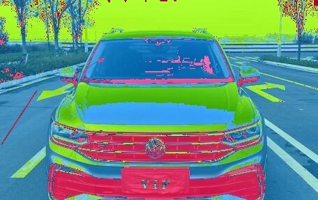 Volkswagen Tiguan II, 2022 год, 1 980 000 рублей, 6 фотография