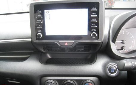 Toyota Yaris, 2022 год, 900 000 рублей, 8 фотография