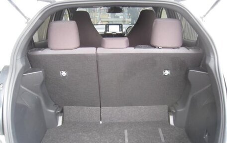 Toyota Yaris, 2022 год, 900 000 рублей, 10 фотография