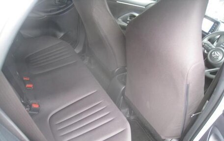 Toyota Yaris, 2022 год, 900 000 рублей, 9 фотография