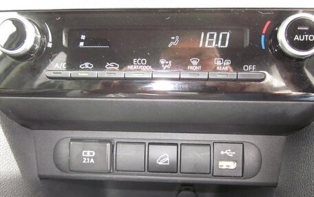 Toyota Yaris Cross, 2022 год, 1 480 000 рублей, 18 фотография