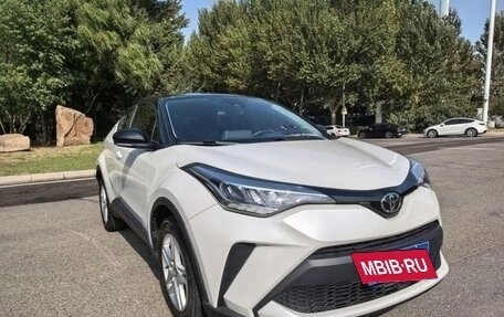 Toyota C-HR I рестайлинг, 2022 год, 2 010 000 рублей, 3 фотография