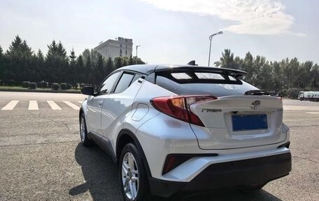 Toyota C-HR I рестайлинг, 2022 год, 2 010 000 рублей, 5 фотография