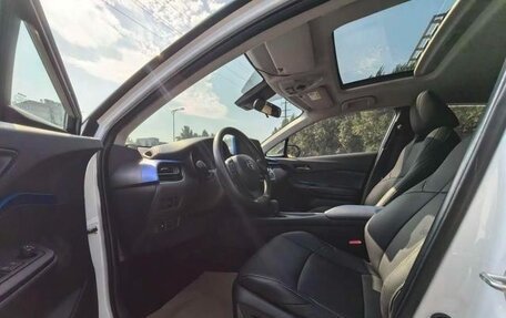 Toyota C-HR I рестайлинг, 2022 год, 2 010 000 рублей, 8 фотография