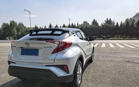 Toyota C-HR I рестайлинг, 2022 год, 2 010 000 рублей, 6 фотография