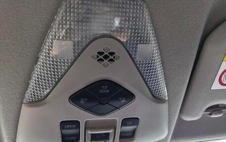 Toyota C-HR I рестайлинг, 2022 год, 2 010 000 рублей, 11 фотография