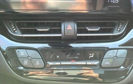 Toyota C-HR I рестайлинг, 2022 год, 2 010 000 рублей, 13 фотография