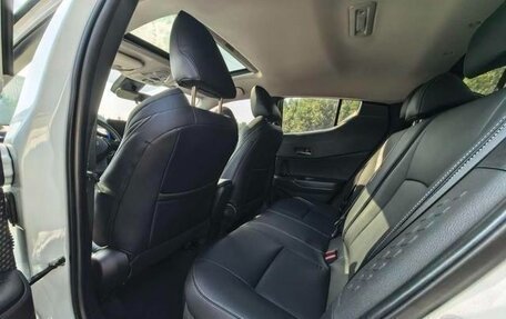 Toyota C-HR I рестайлинг, 2022 год, 2 010 000 рублей, 19 фотография