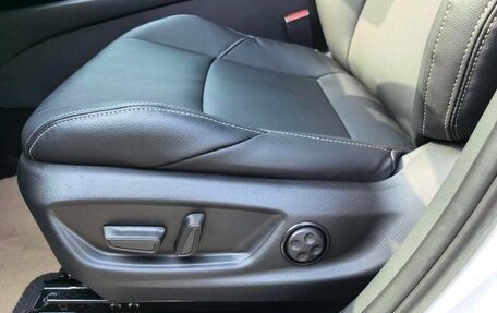 Toyota C-HR I рестайлинг, 2022 год, 2 010 000 рублей, 20 фотография