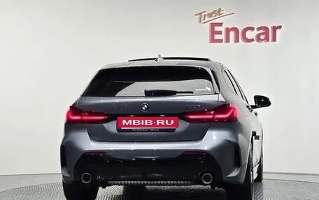 BMW 1 серия, 2021 год, 2 100 000 рублей, 3 фотография