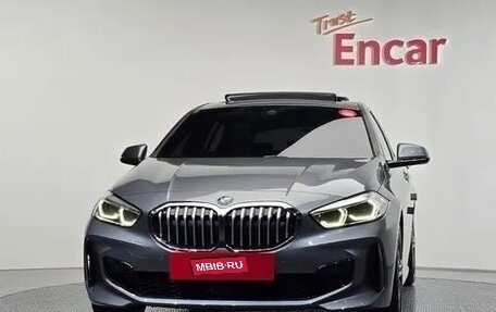 BMW 1 серия, 2021 год, 2 100 000 рублей, 2 фотография