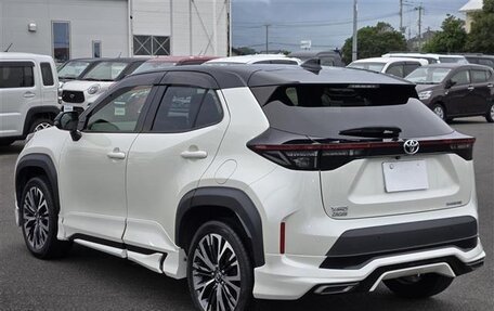 Toyota Yaris Cross, 2022 год, 1 560 000 рублей, 3 фотография