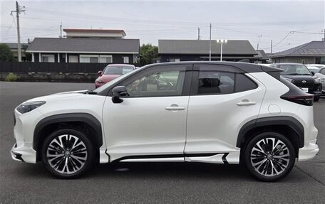 Toyota Yaris Cross, 2022 год, 1 560 000 рублей, 2 фотография