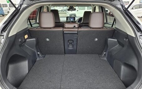 Toyota Yaris Cross, 2022 год, 1 560 000 рублей, 32 фотография