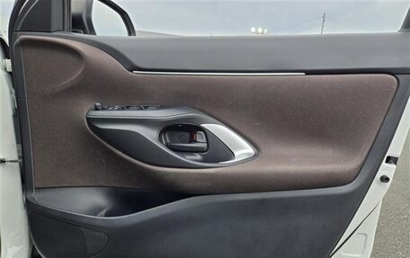 Toyota Yaris Cross, 2022 год, 1 560 000 рублей, 29 фотография