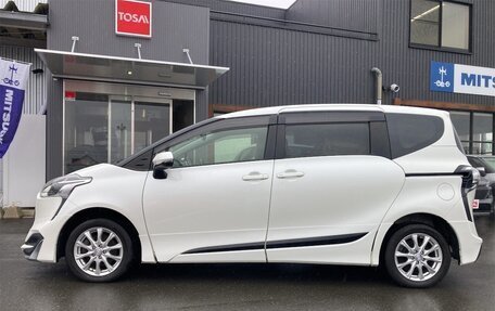 Toyota Sienta II, 2021 год, 1 230 000 рублей, 2 фотография