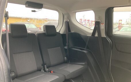 Toyota Sienta II, 2021 год, 1 230 000 рублей, 26 фотография