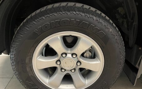 Toyota Land Cruiser Prado 120 рестайлинг, 2004 год, 1 750 000 рублей, 25 фотография