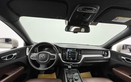 Volvo XC60 II, 2022 год, 2 750 000 рублей, 10 фотография