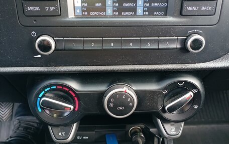 KIA Rio IV, 2021 год, 1 570 000 рублей, 10 фотография